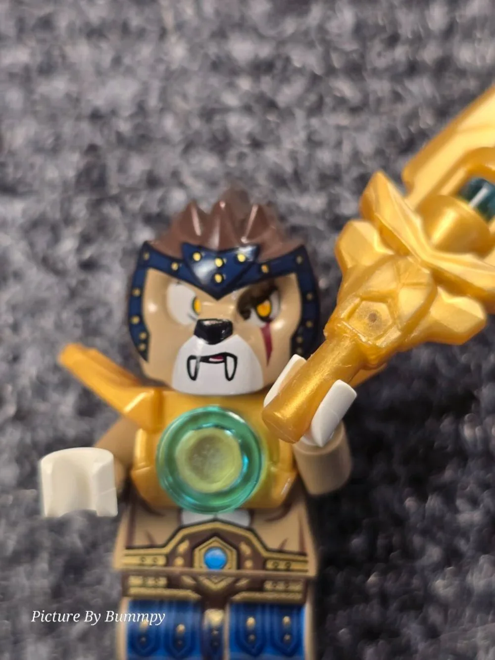 Lego Minifigure Longtooth from the Legends of Chima series
